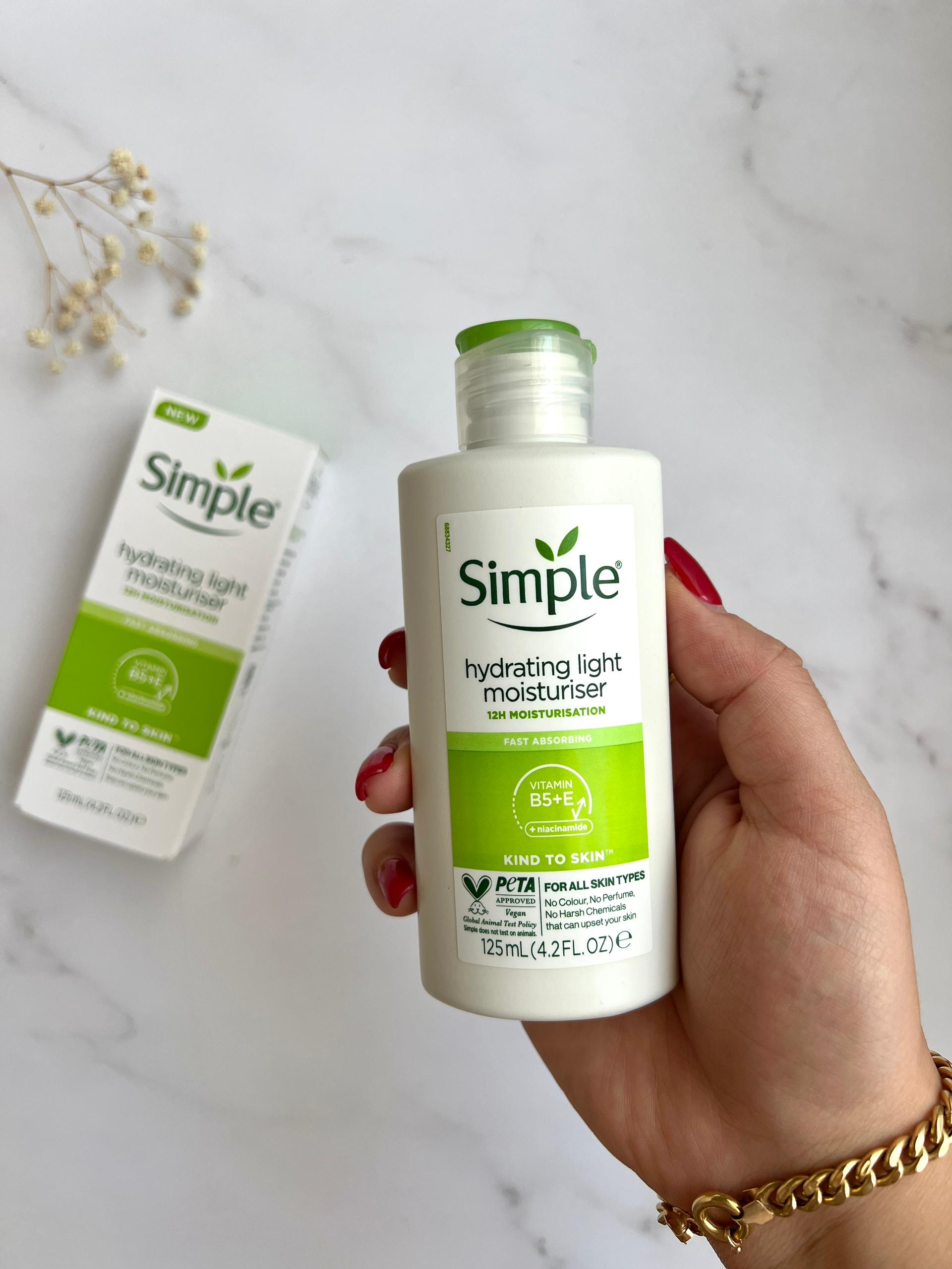 WhatsApp Image 2024-05-08 at 10.25.32 کرم مرطوب کننده و آبرسان سیمپل مدل لایت حجم 125 میل - Image 1