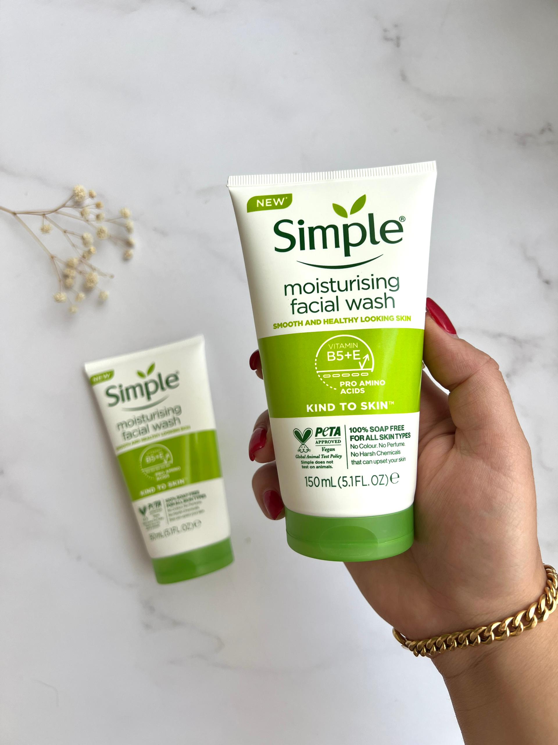 WhatsApp Image 2024-05-08 at 10.29.54 ژل شستشوی مرطوب کننده صورت سیمپل سری کایند تو اسکین حجم 150ML - Image 1