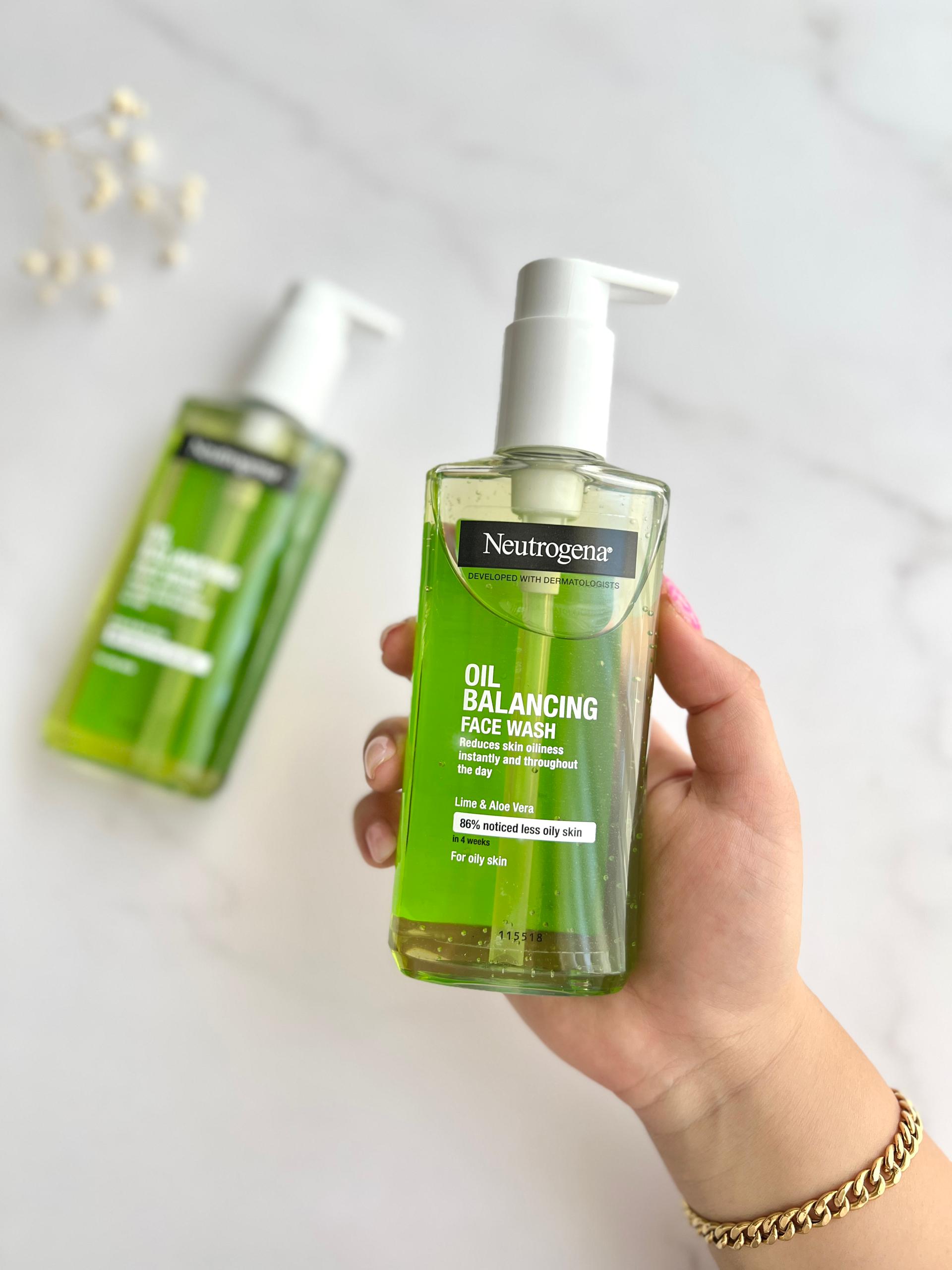 WhatsApp Image 2024-06-08 at 10.29.13 ژل شستشوی پوست چرب عصاره لیمو نوتروژینا 200 میل - Image 1