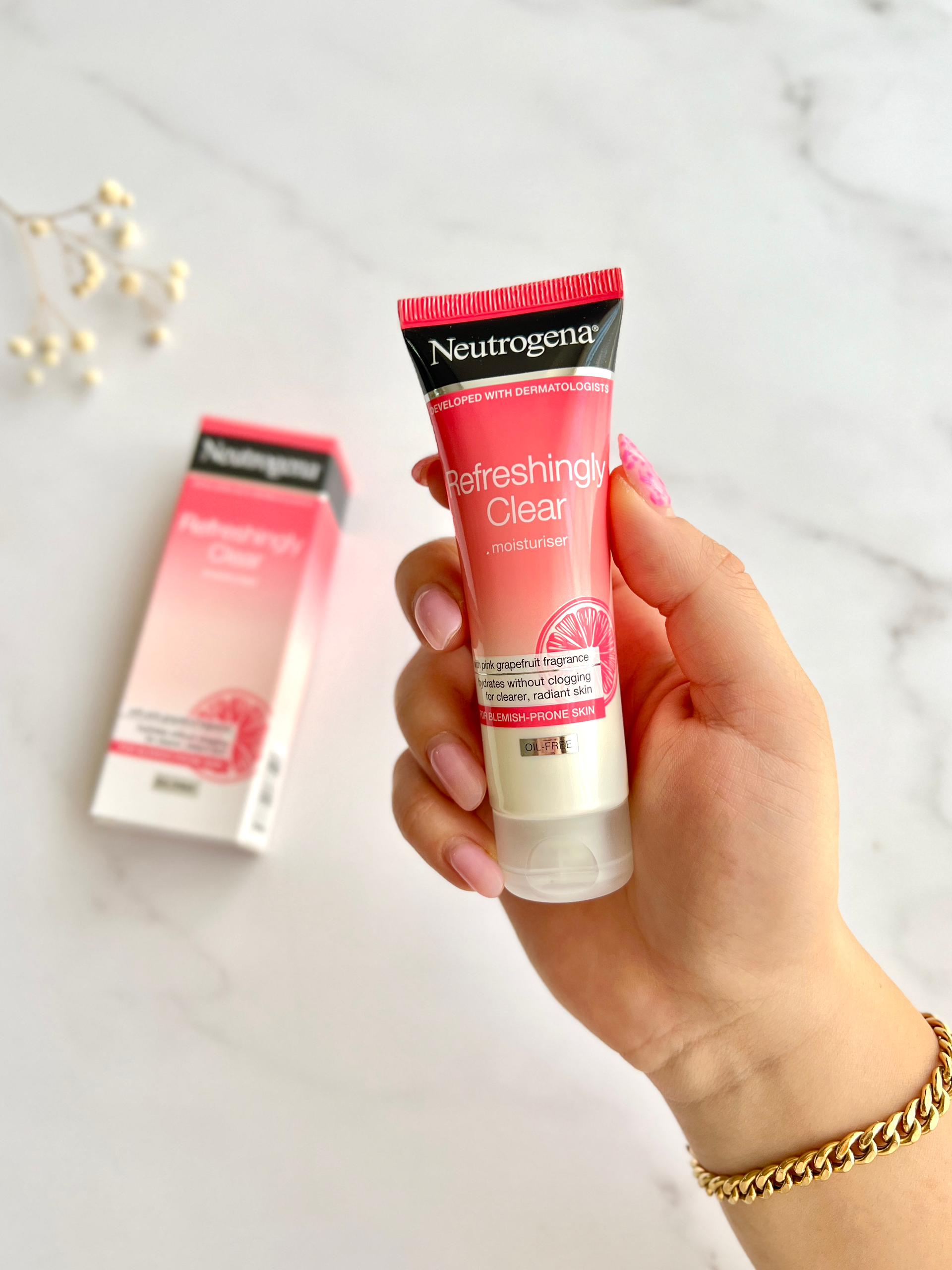 WhatsApp Image 2024-06-08 at 10.56.36 کرم مرطوب کننده گریپ فروت نوتروژینا فاقد چربی حجم 50 میل - Image 1